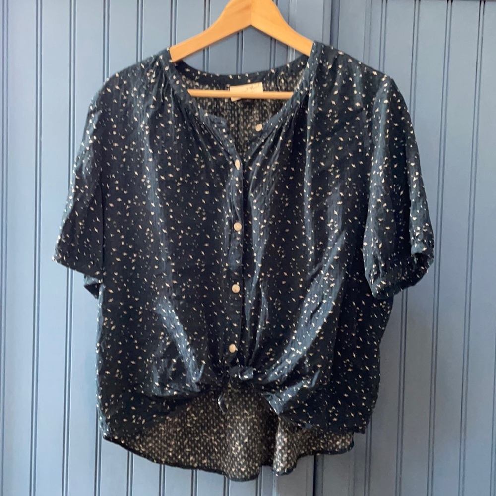 EUC! Universal Thread Cropped Top